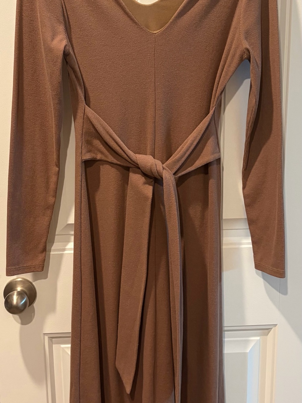 Gilli Long Sleeve Tie-Waist Dress in Mauve Brown